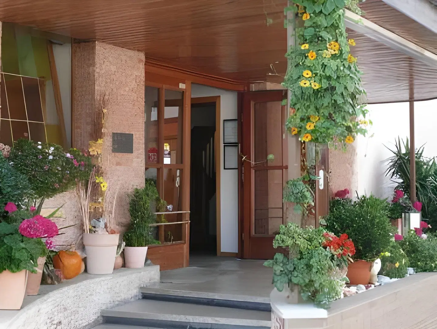 Tenner EXTERIOR