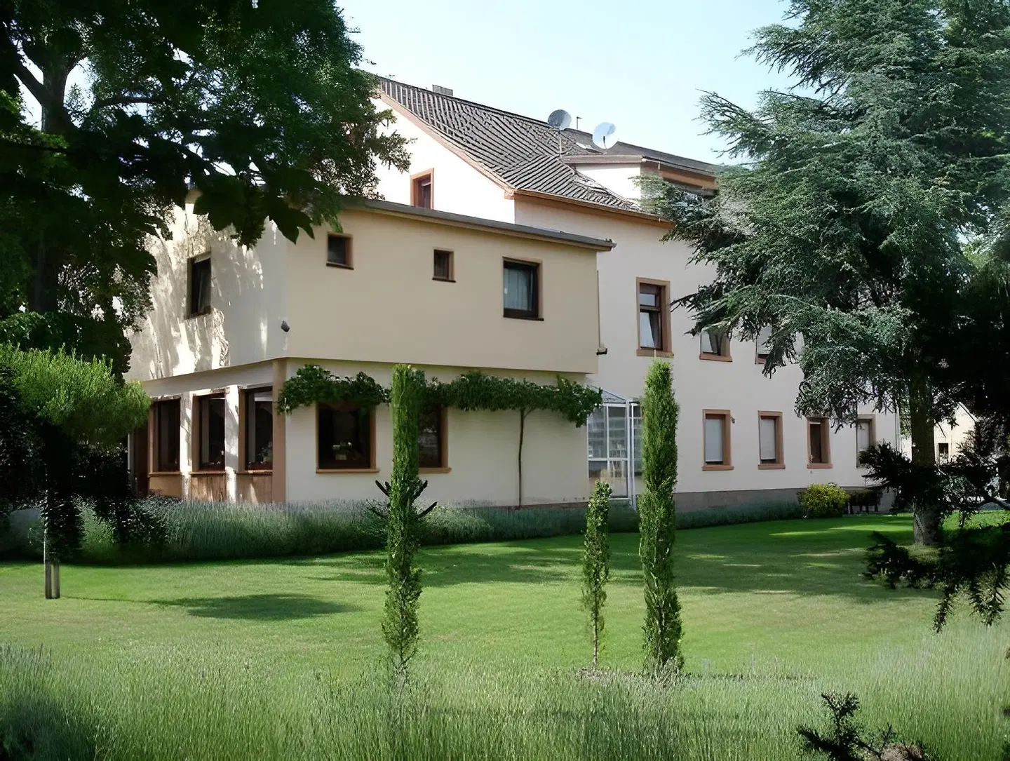 Tenner EXTERIOR