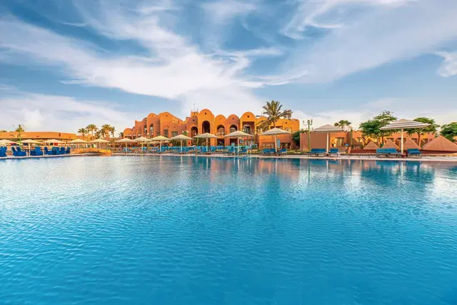 Akassia Swiss Resort OUTDOOR_POOL