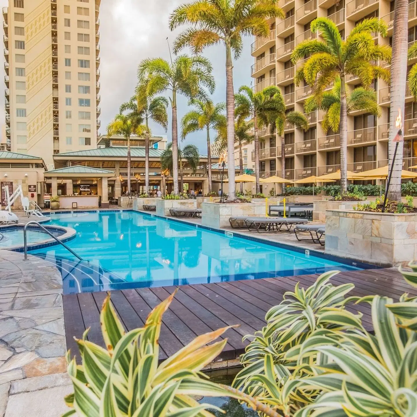 Embassy Suites by Hilton Waikiki Beach Walk Hallenbad