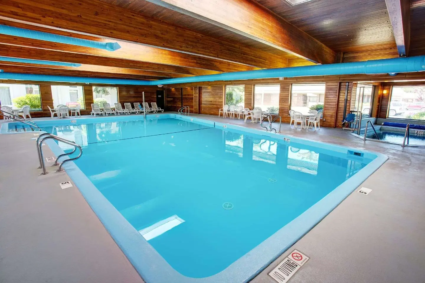 Country Inn & Suites by Radisson, Traverse City, MI Hallenbad