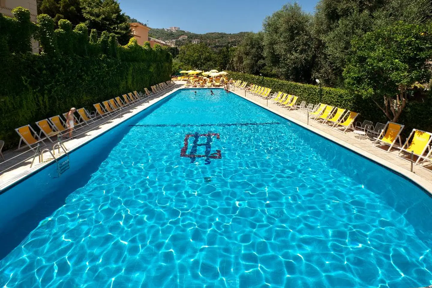 Continental OUTDOOR_POOL