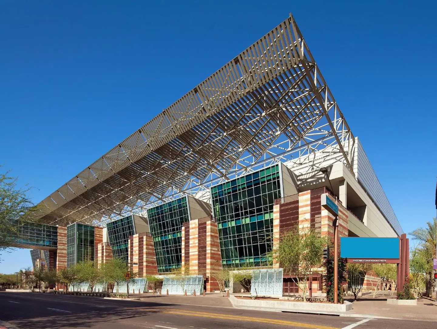 Sheraton Phoenix Downtown EXTERIOR