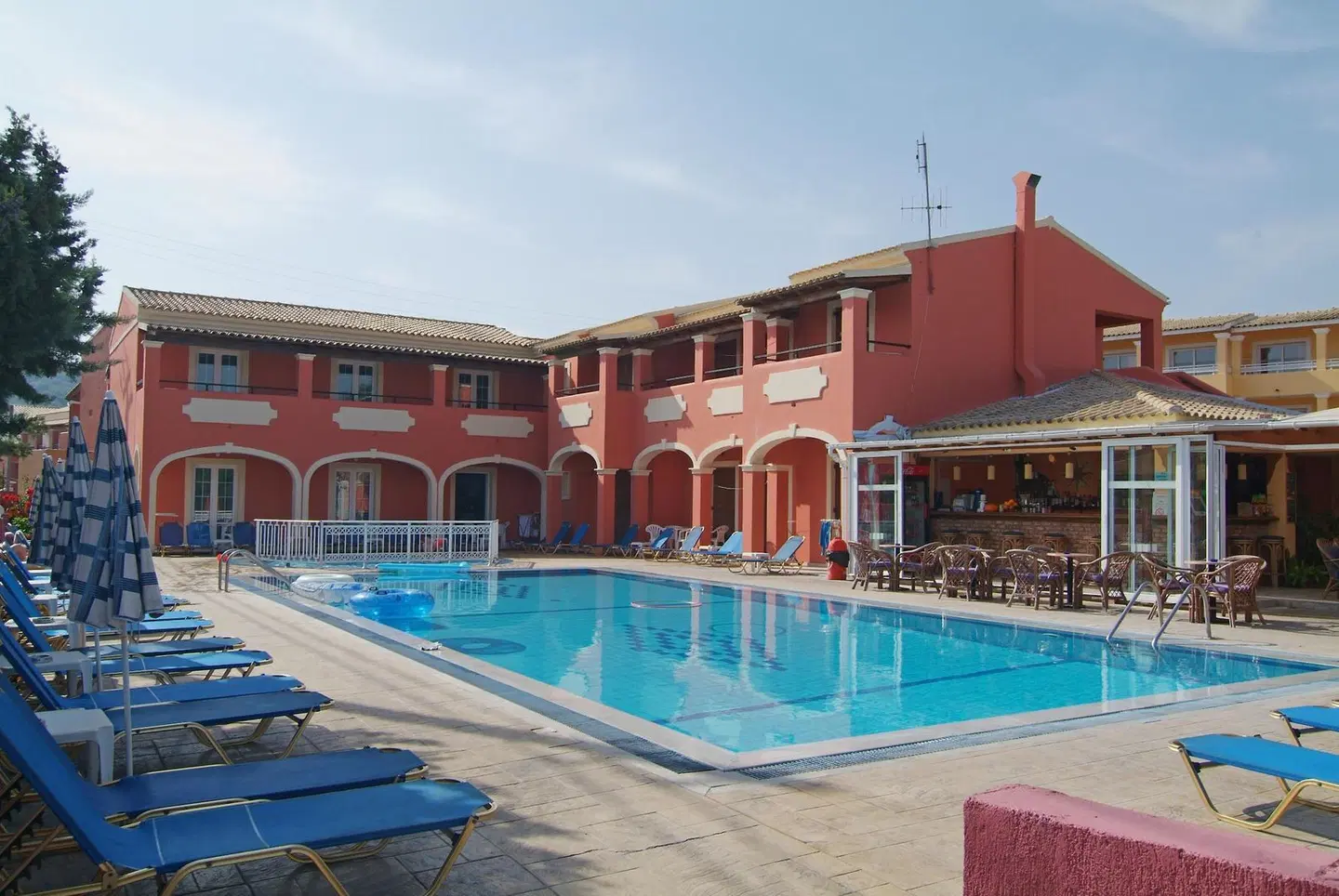 Luisa Hotel OUTDOOR_POOL