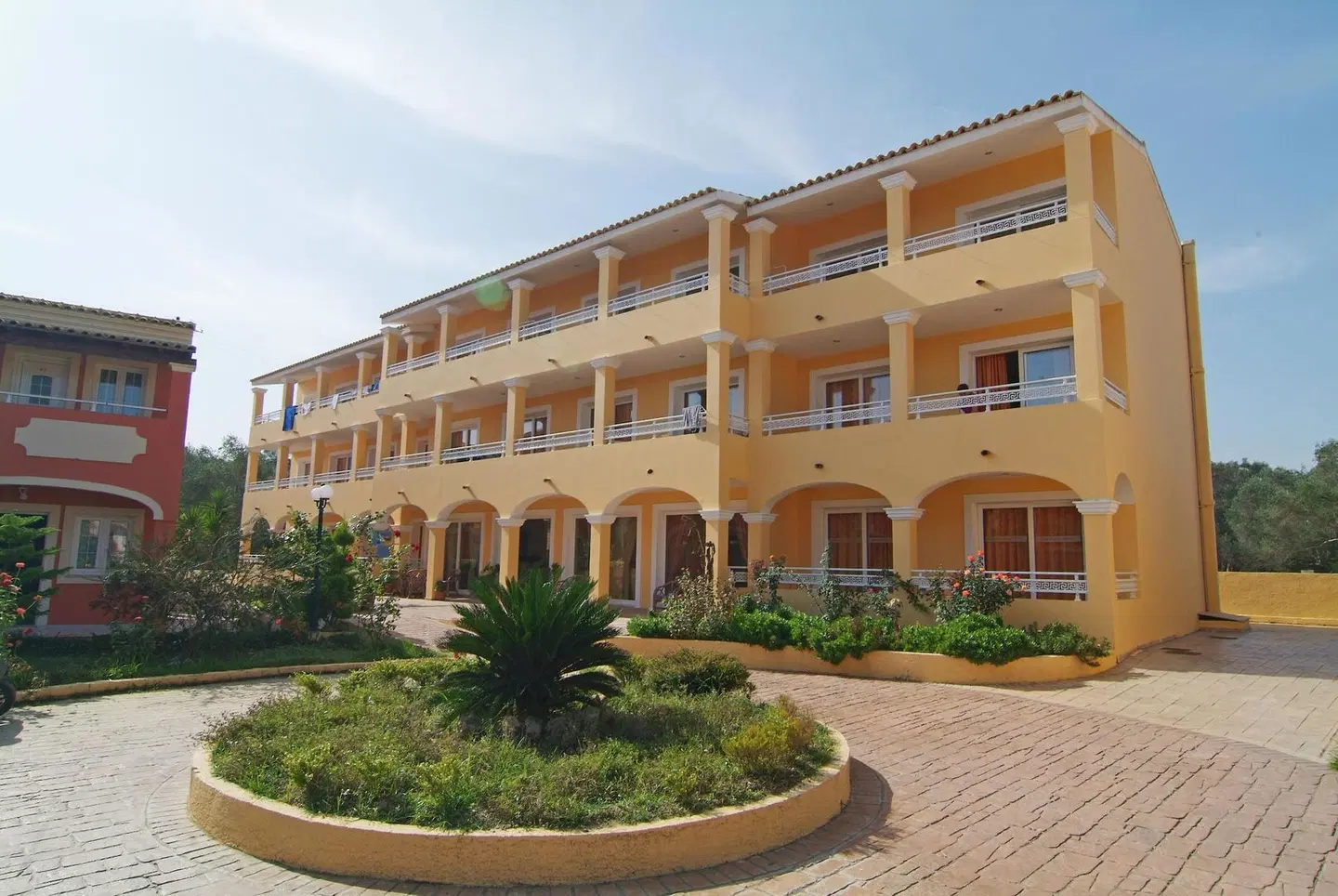 Luisa Hotel EXTERIOR