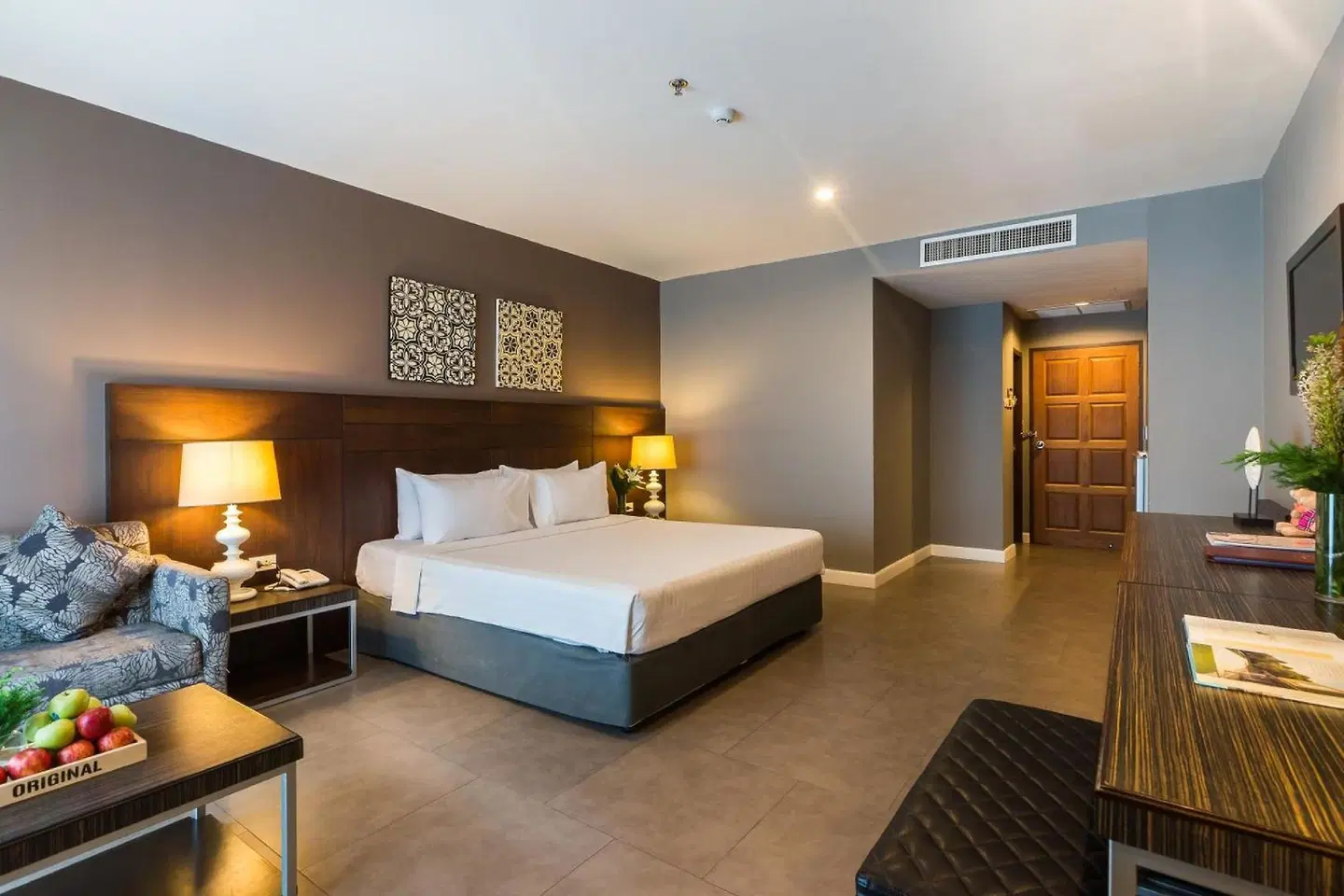 Tiffany ROOM_EXAMPLE
