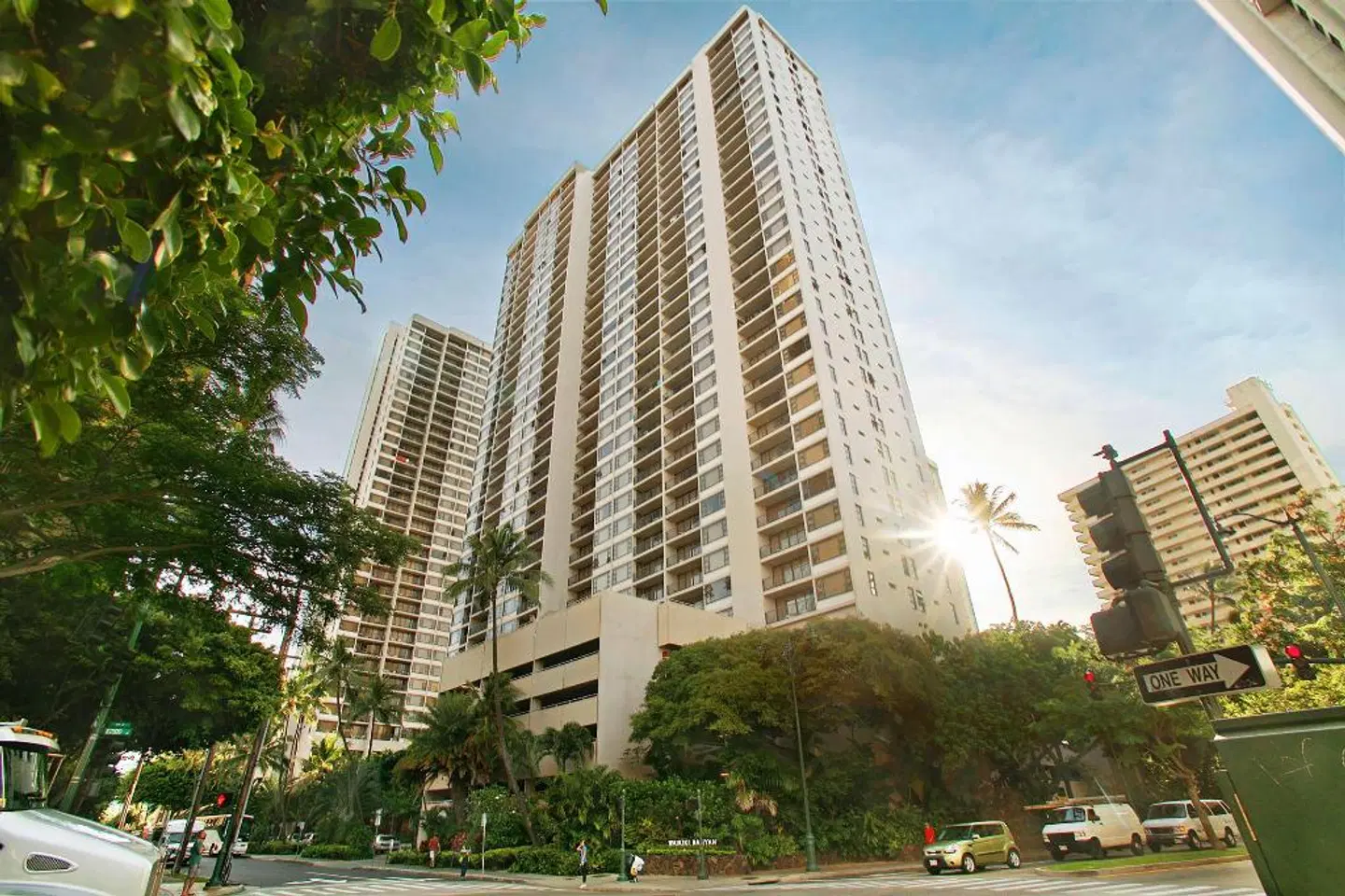 Aston at the Waikiki Banyan EXTERIOR