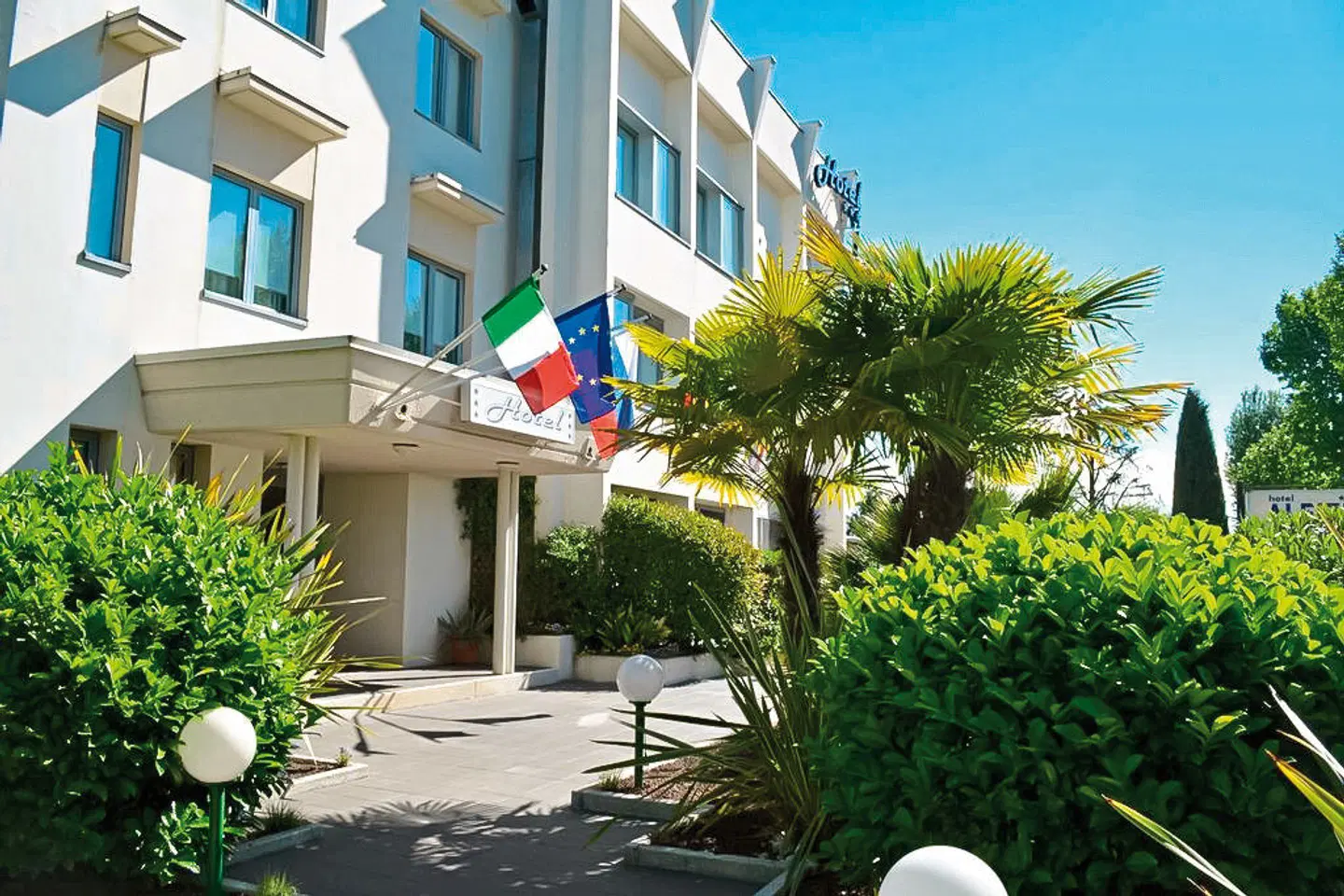 Alfieri EXTERIOR