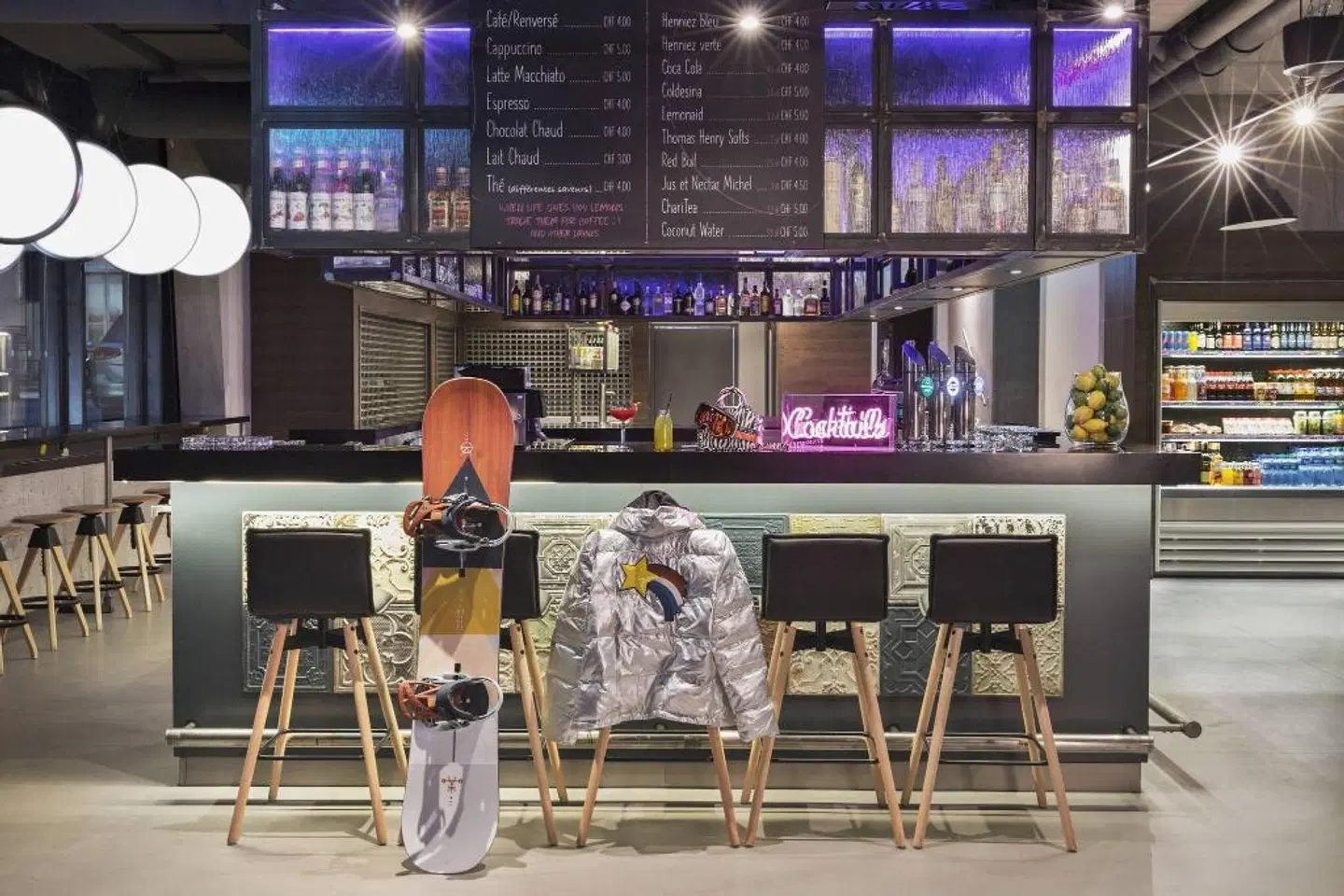Moxy Lausanne City Bar