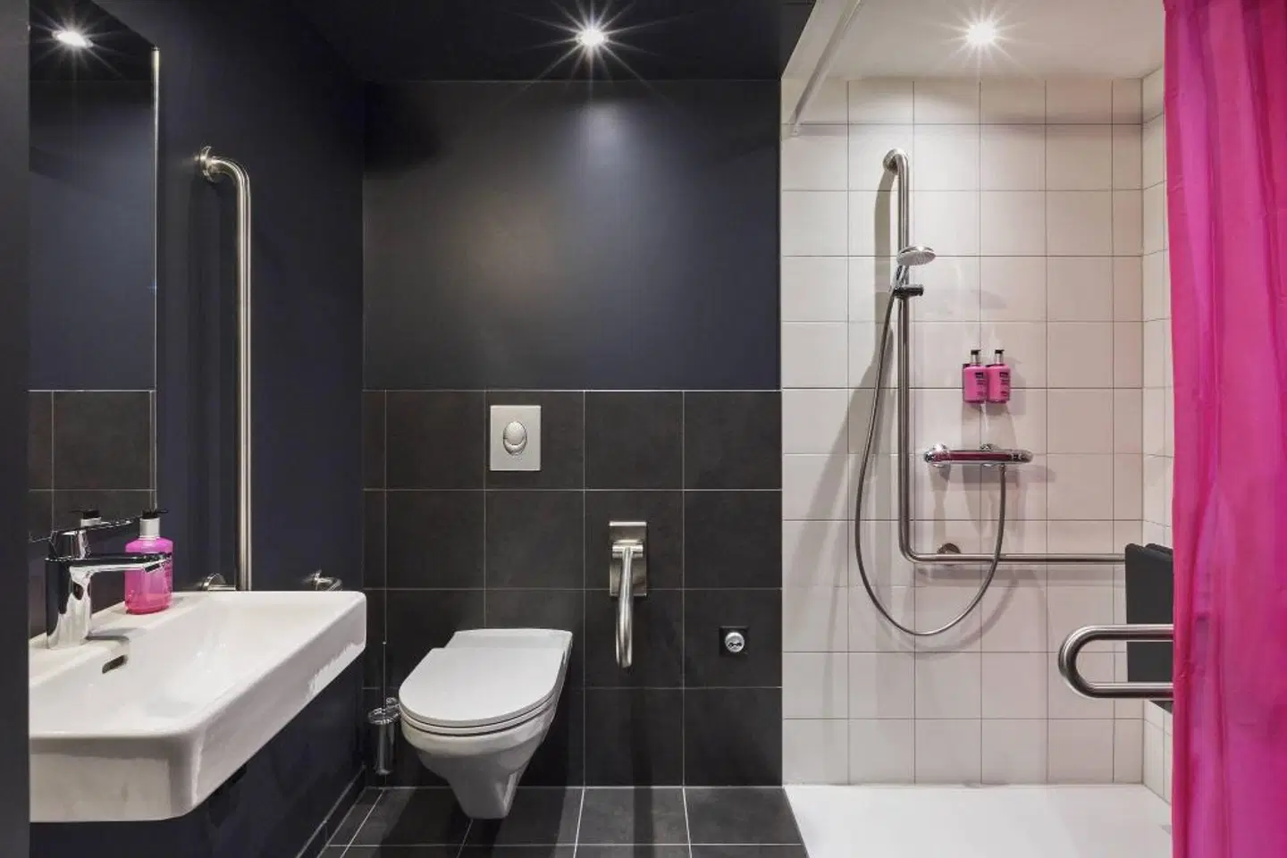 Moxy Lausanne City Badezimmer