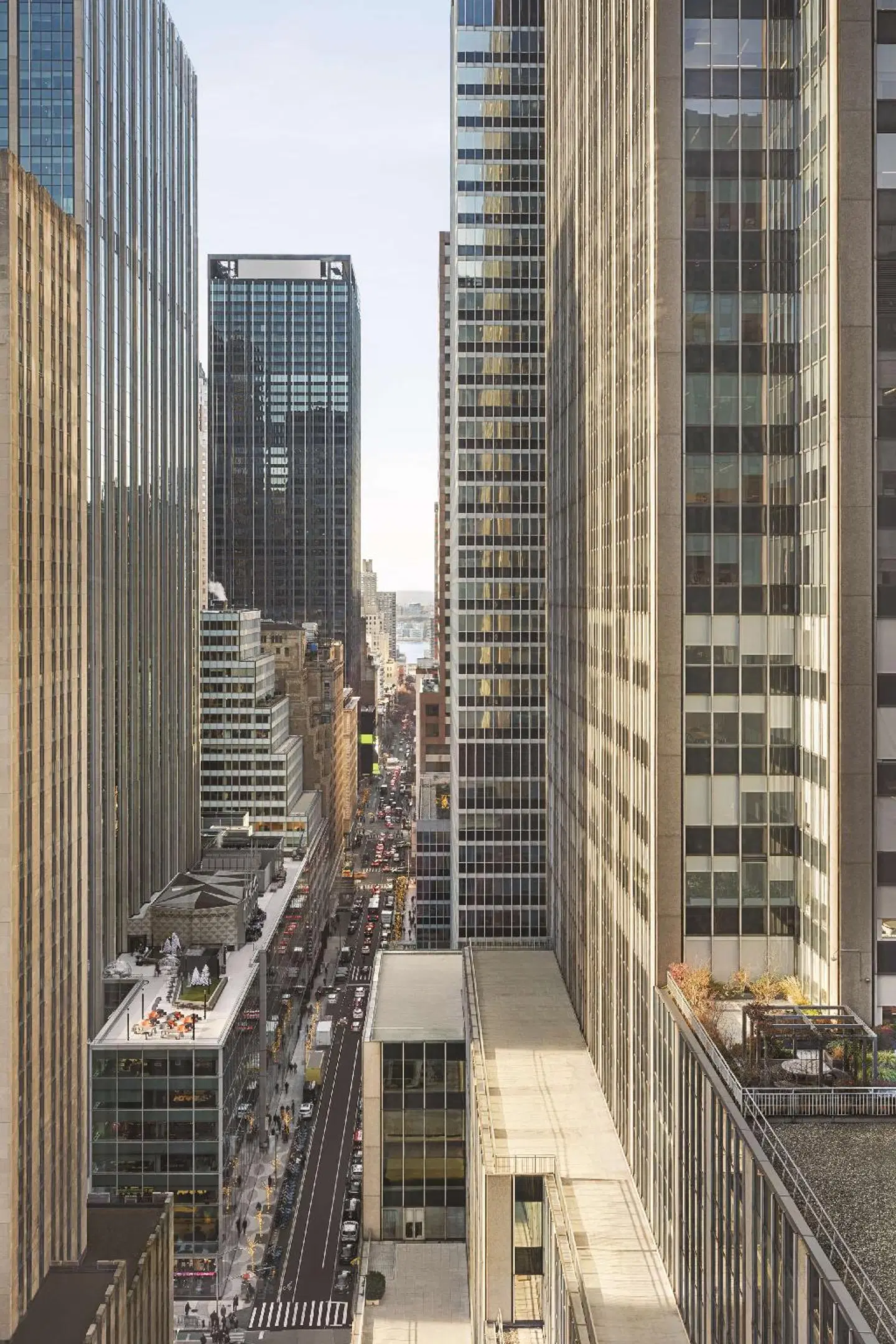 DoubleTree by Hilton New York Midtown Fifth Ave EXTERIOR