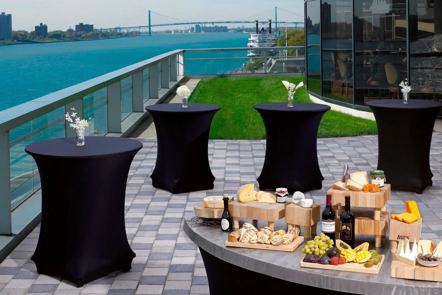 Detroit Marriott at the Renaissance Center Restaurant