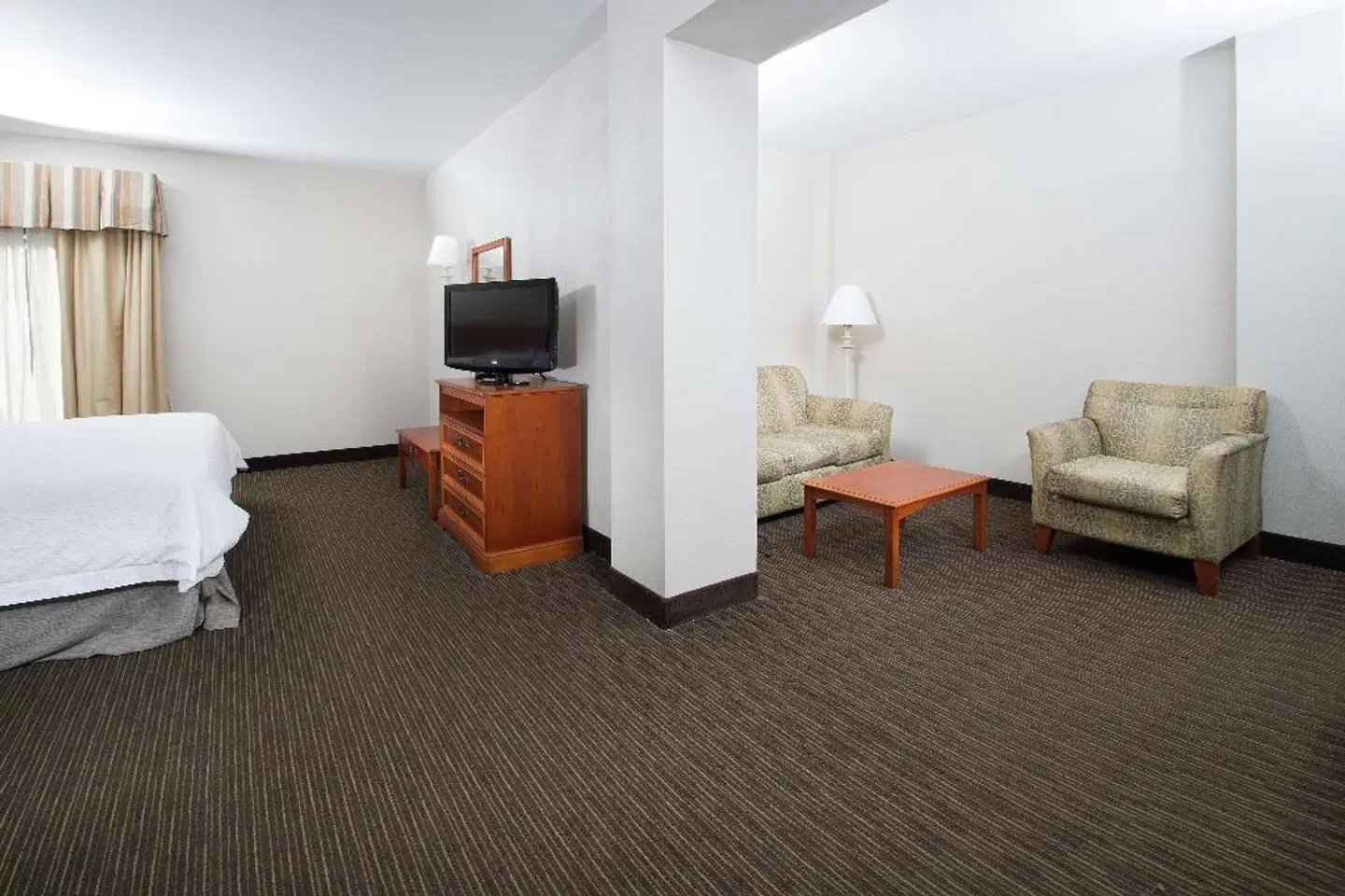 Hampton Inn Linden ROOM_EXAMPLE