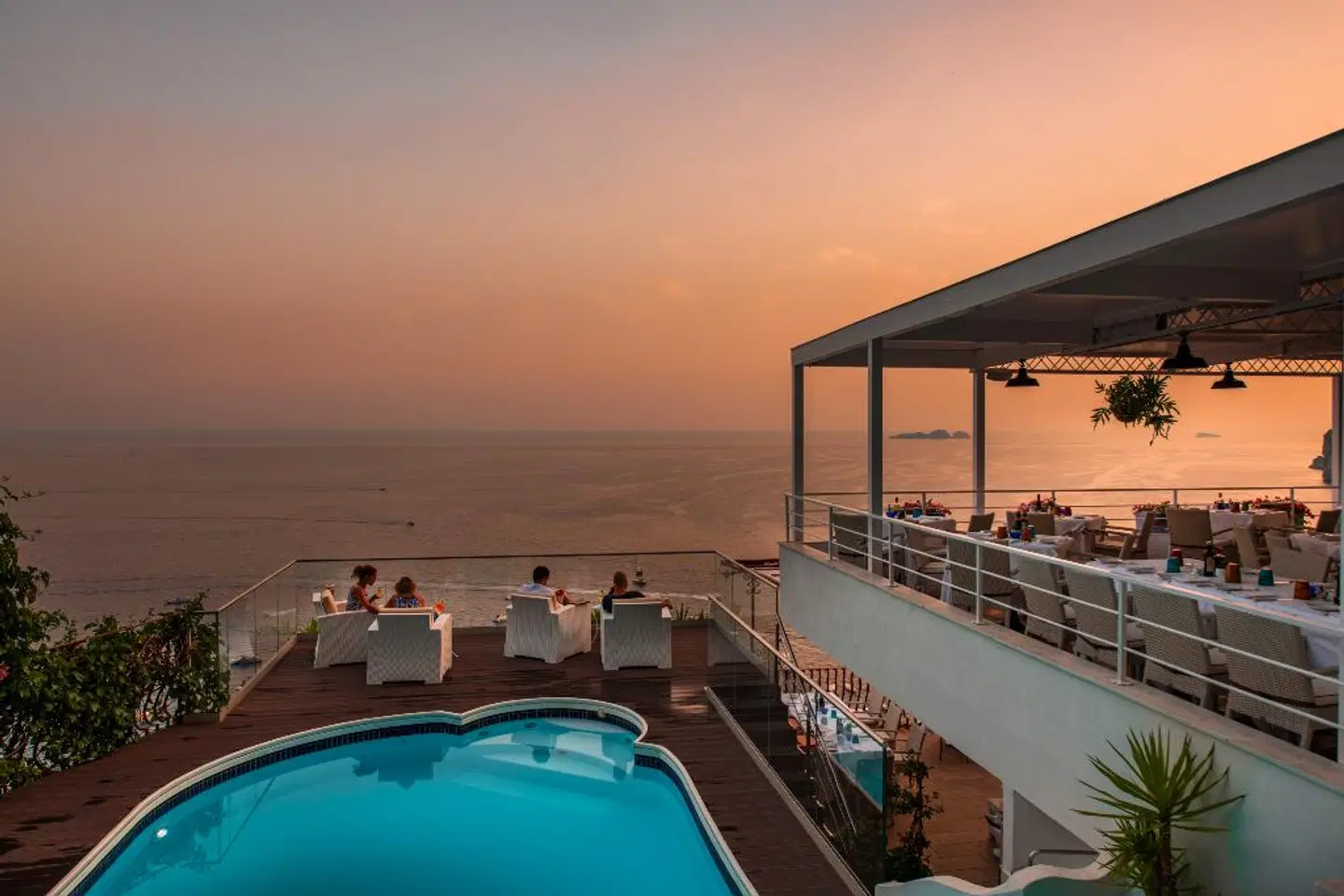 Eden Roc Suites OUTDOOR_POOL