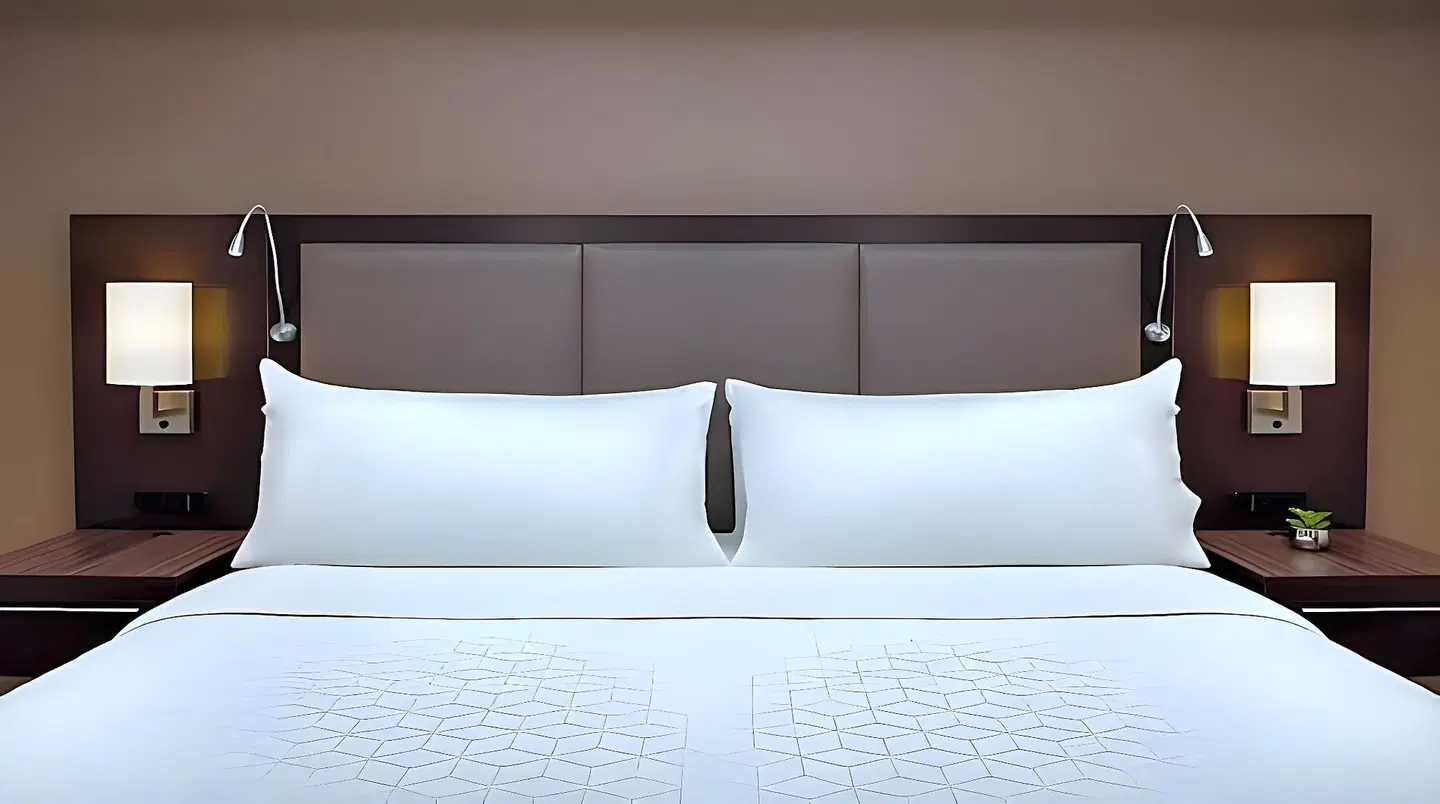 Holiday Inn & Suites Phoenix Airport by IHG ROOM_EXAMPLE