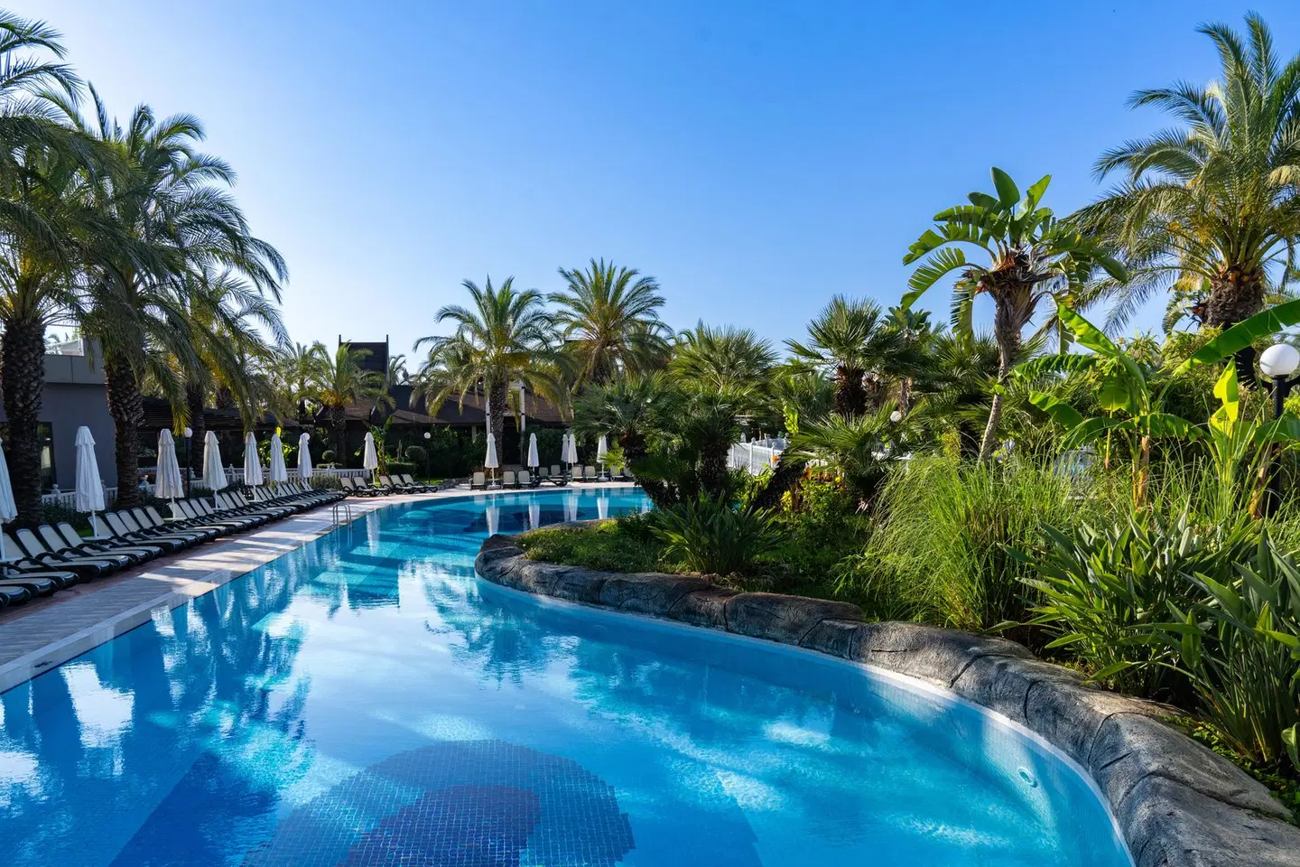 Royal Wings Hotel OUTDOOR_POOL