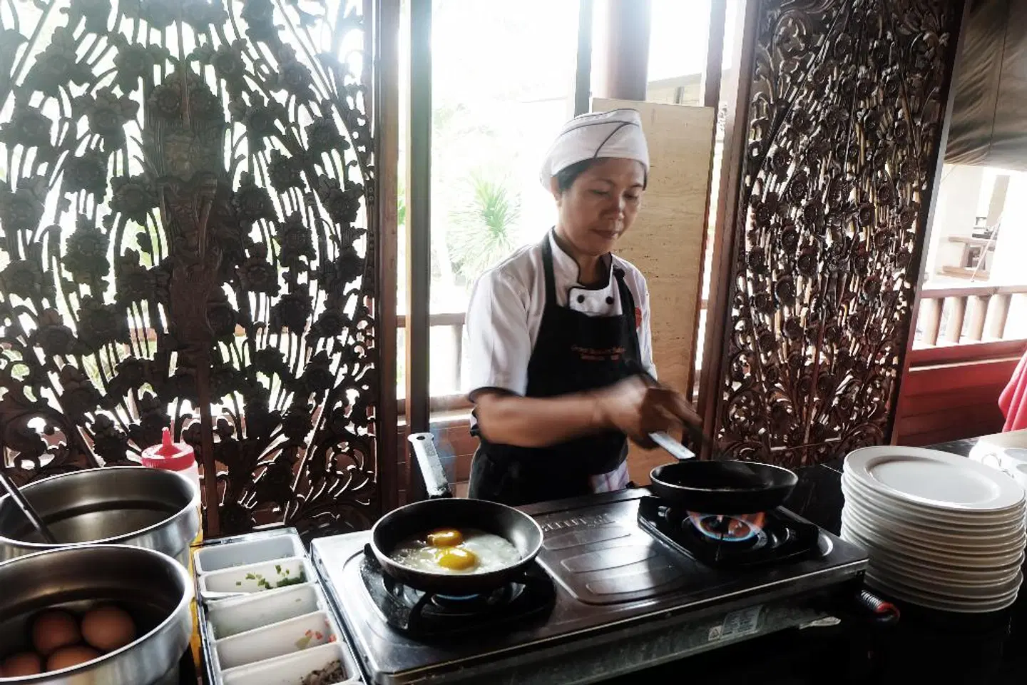 Grand Balisani Suites PEOPLE