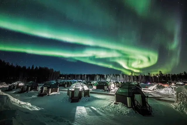 Polarlichtjagd im SnowHotel Terrasse