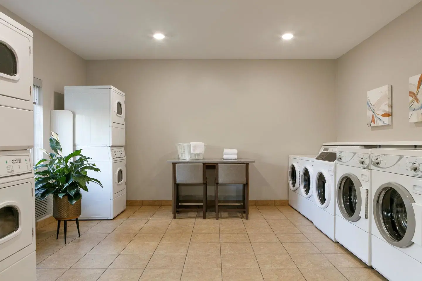 Candlewood Suites Springfield by IHG BATHROOM