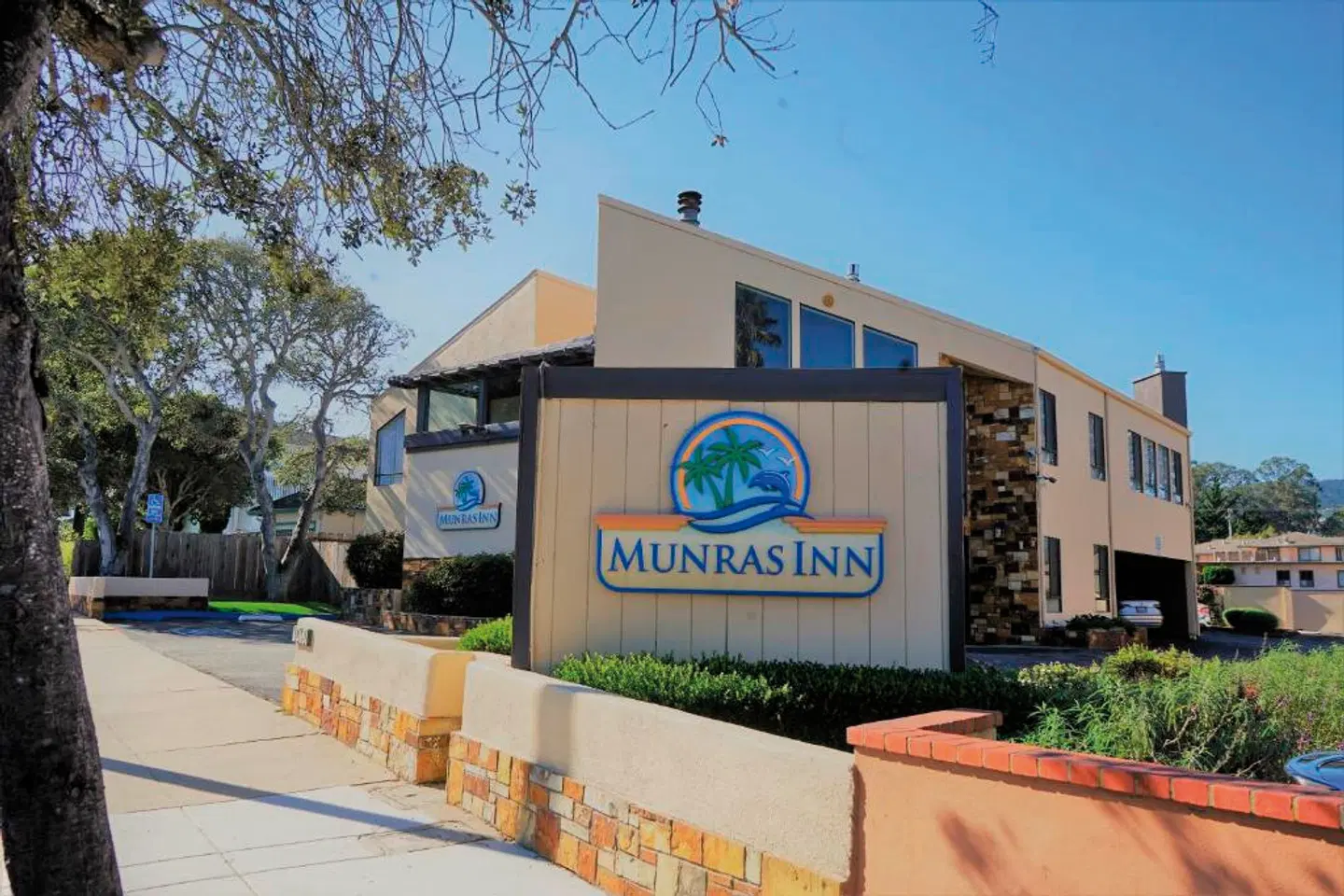 Munras Inn EXTERIOR