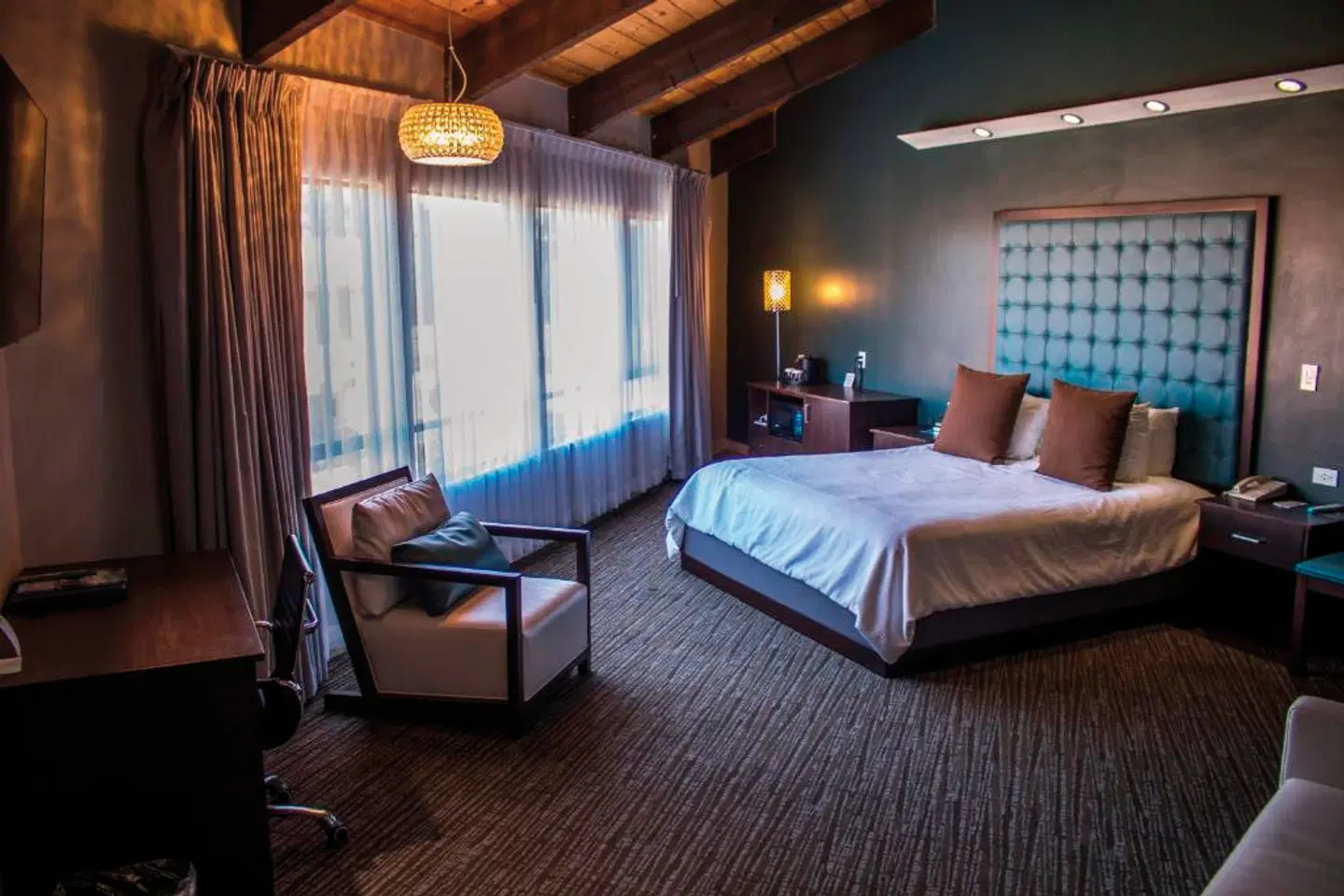 Munras Inn ROOM_EXAMPLE