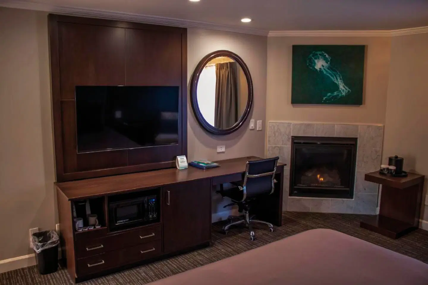 Munras Inn ROOM_EXAMPLE