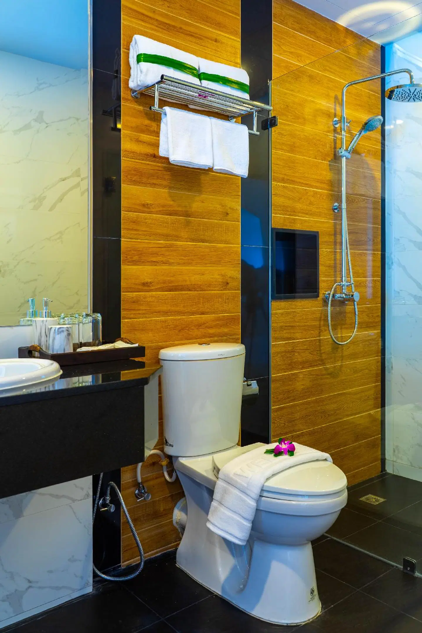 Golden Paradise Hotel Badezimmer