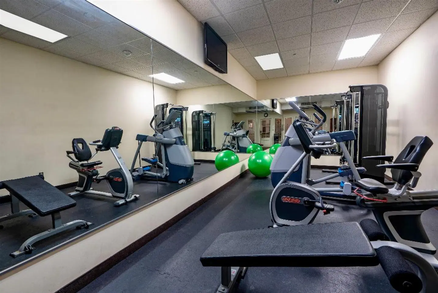 Wyndham Garden Baronne Plaza SPORTS_AND_LEISURE