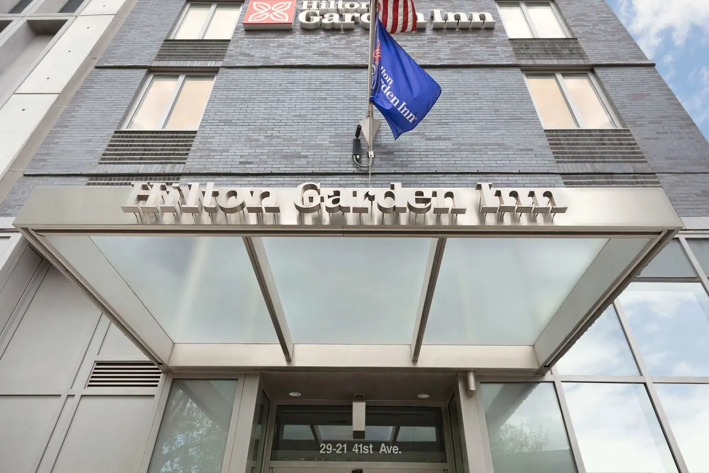 Hilton Garden Inn Long Island City New York EXTERIOR