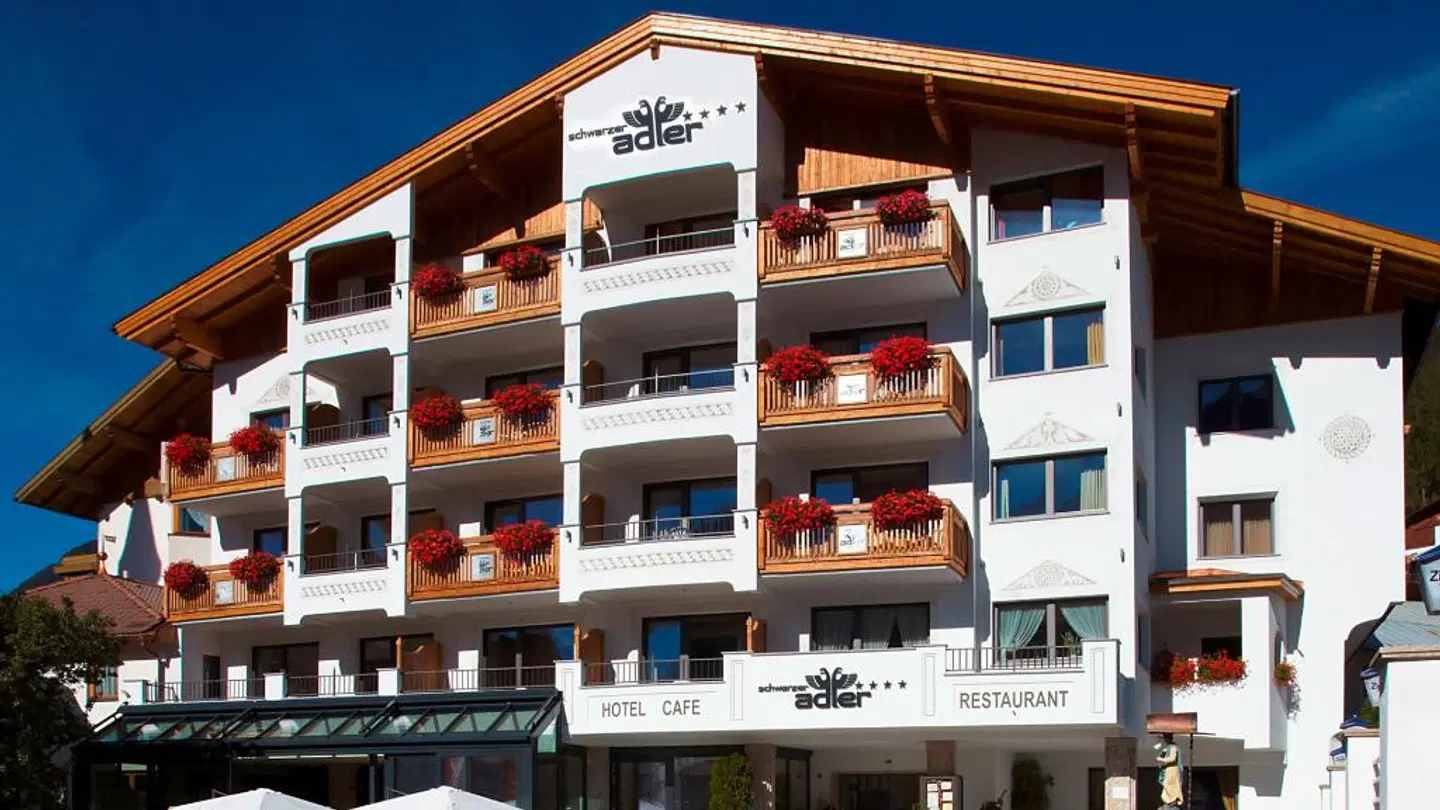 Schwarzer Adler EXTERIOR