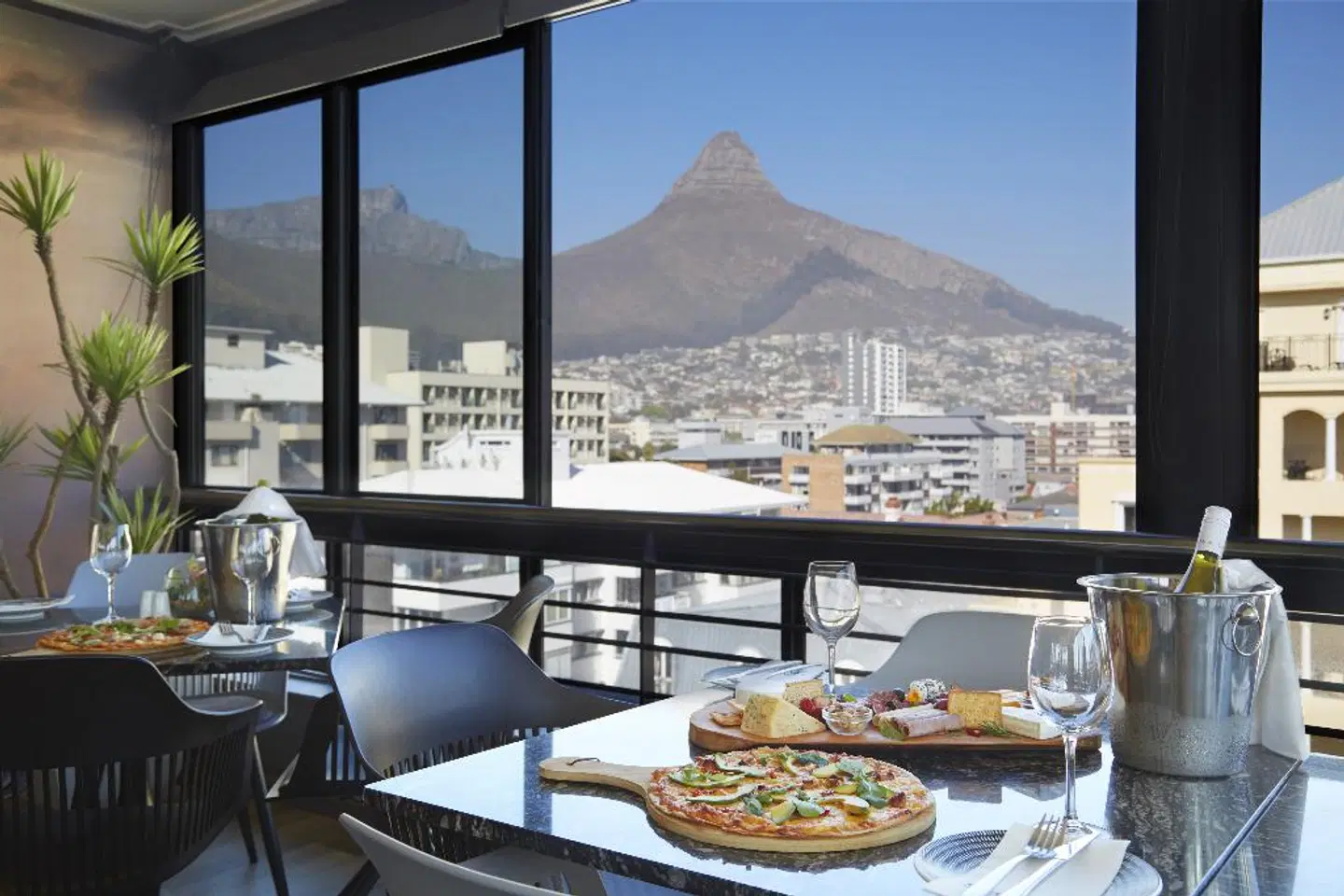 The Hyde All Suite Hotel Terrasse