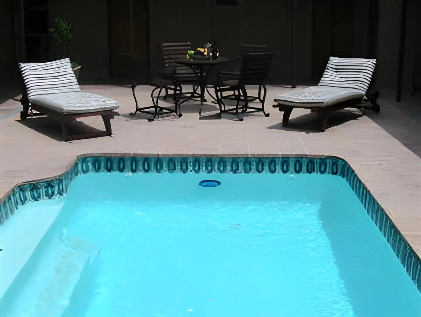 On The Cliff Guest House OUTDOOR_POOL