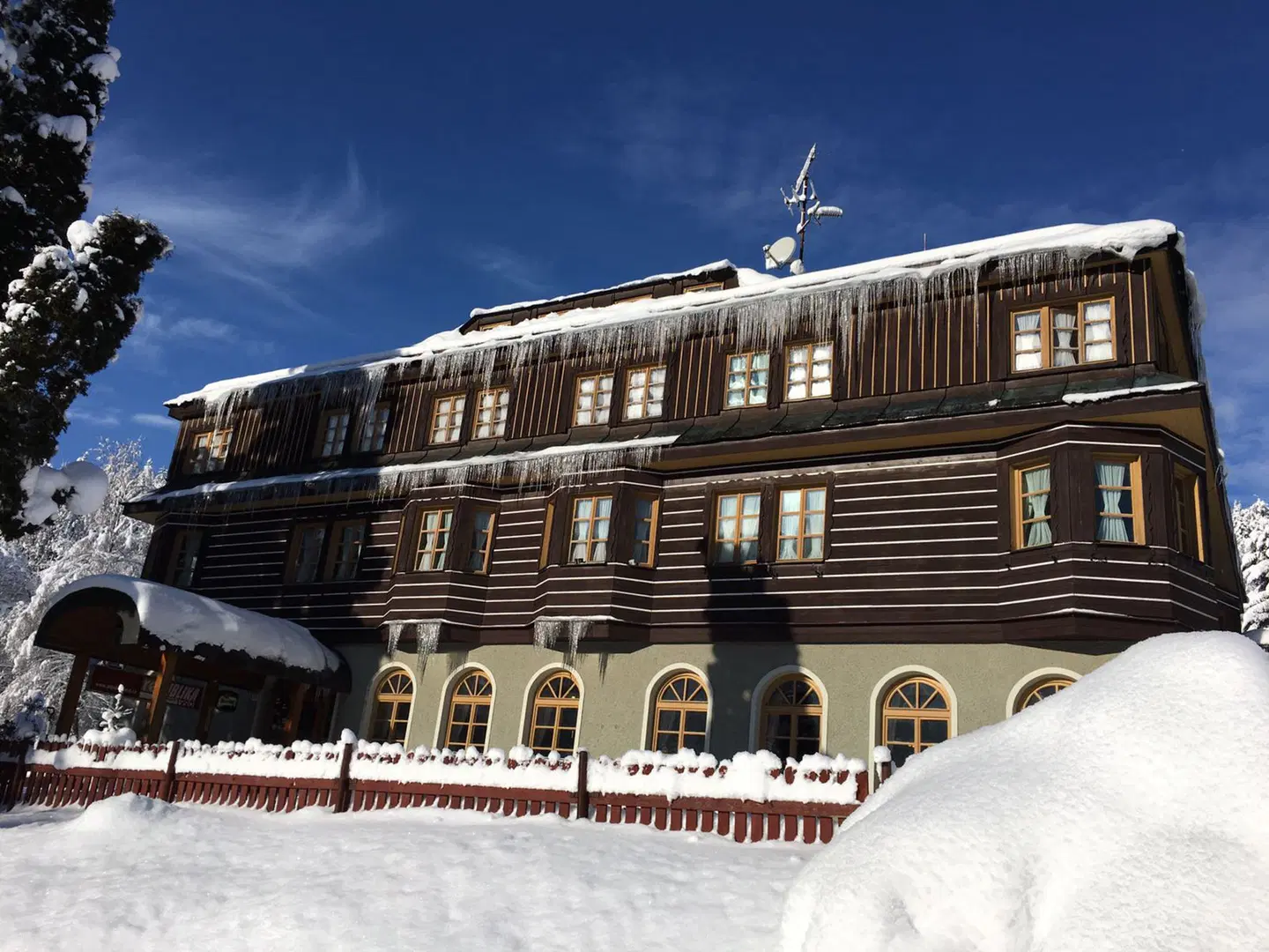 Alpský Hotel EXTERIOR