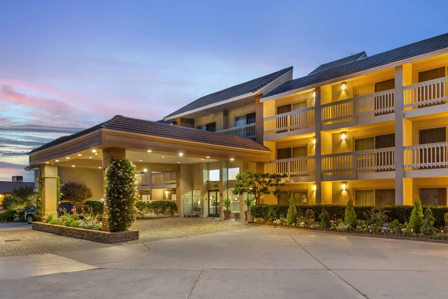 Best Western PLUS Monterey Inn EXTERIOR