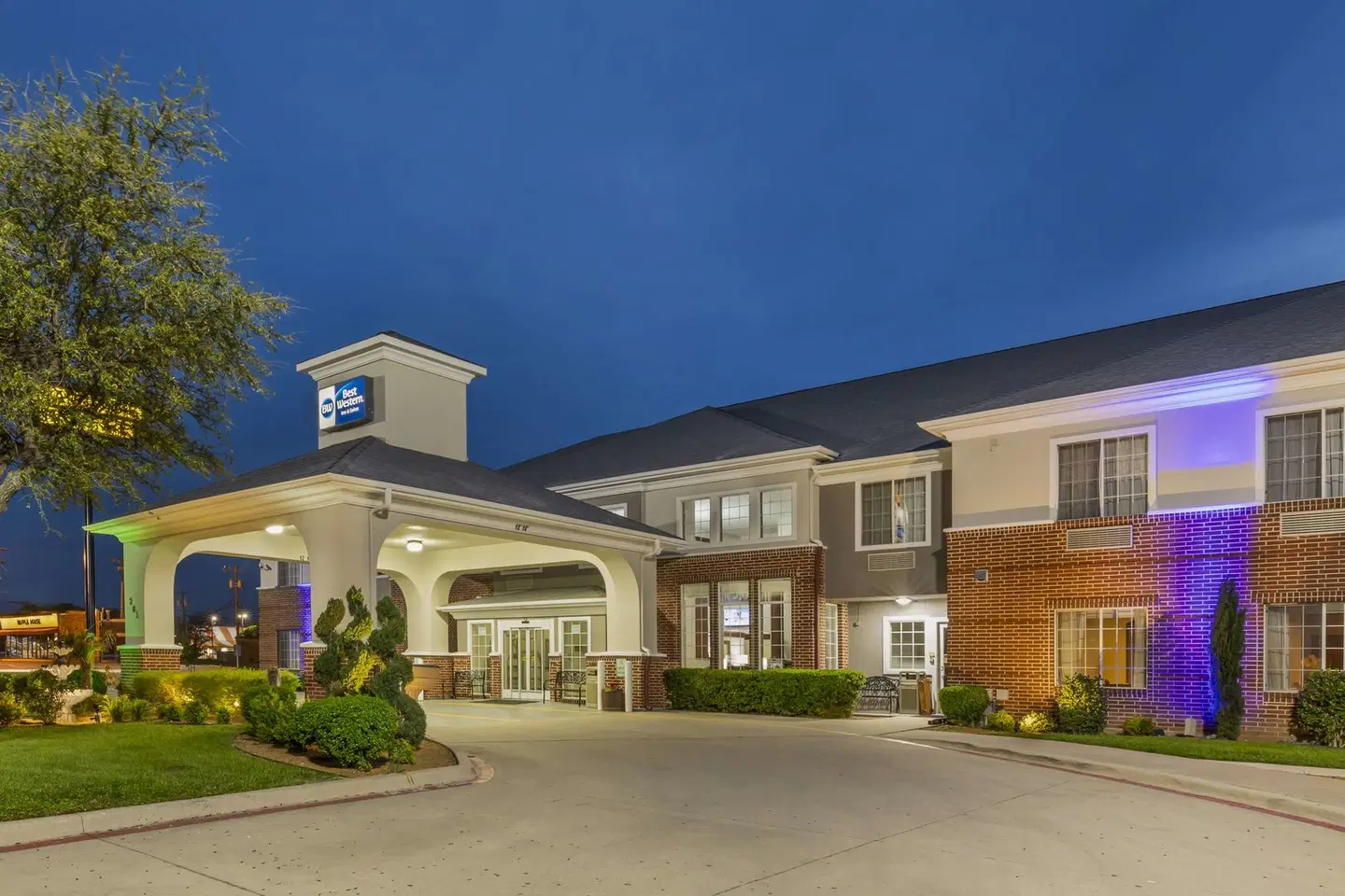 BEST WESTERN Fort Worth Inn & Suites EXTERIOR