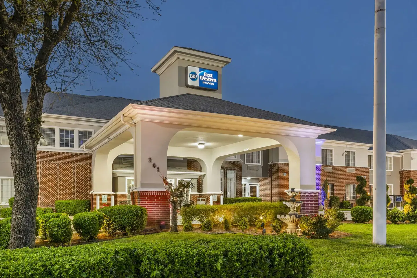BEST WESTERN Fort Worth Inn & Suites EXTERIOR