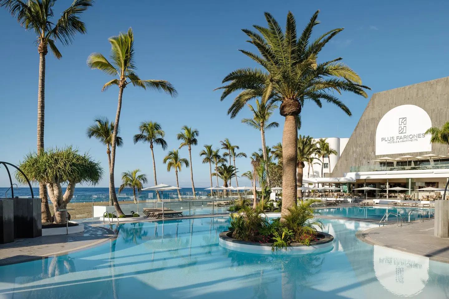 Plus Fariones Suite Hotel OUTDOOR_POOL