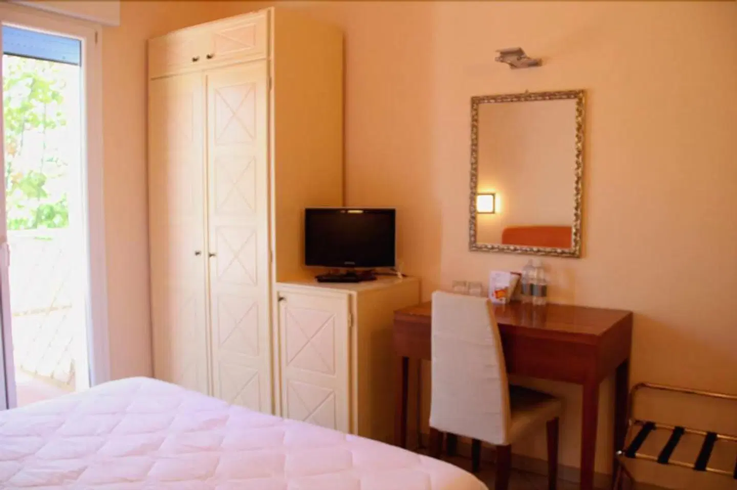 Alba Hotel ROOM_EXAMPLE