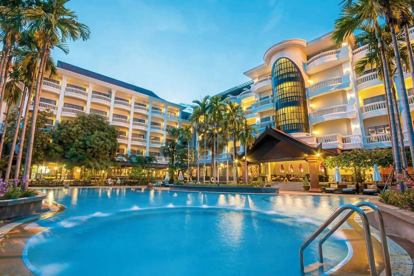 Borei Angkor Resort & Spa OUTDOOR_POOL