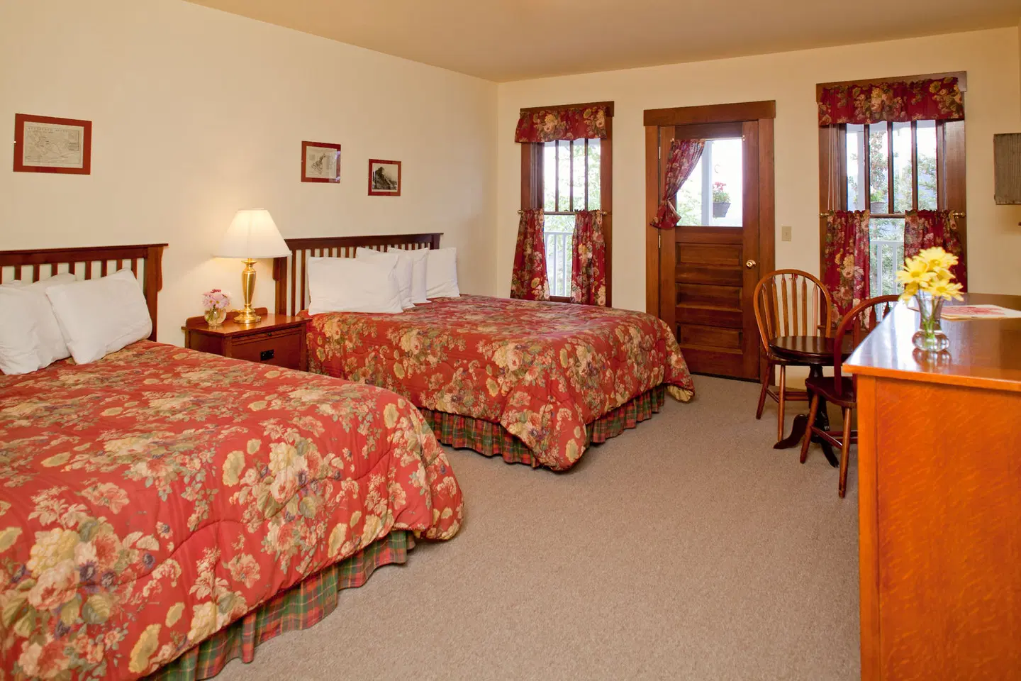 Kennicott Glacier Lodge ROOM_EXAMPLE