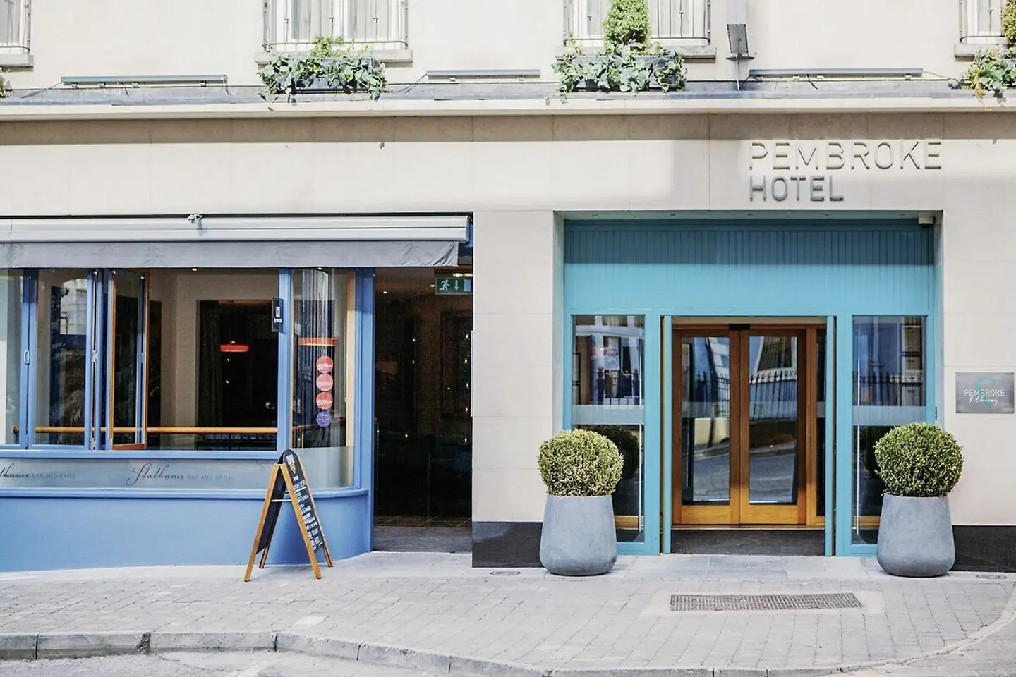 Pembroke Hotel EXTERIOR