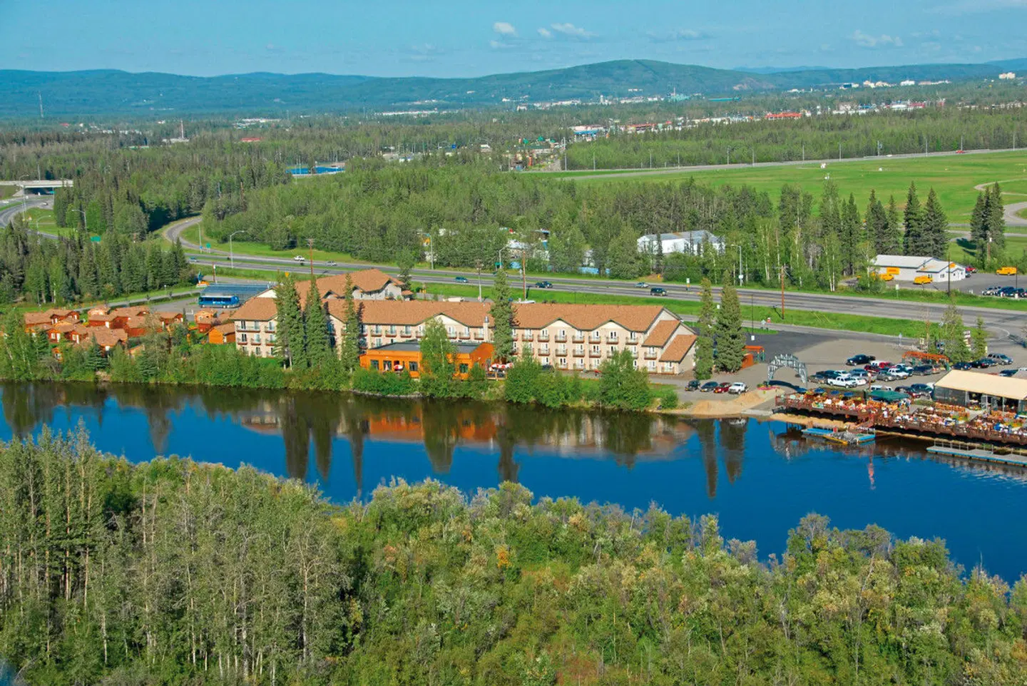 Pike's Waterfront Lodge EXTERIOR