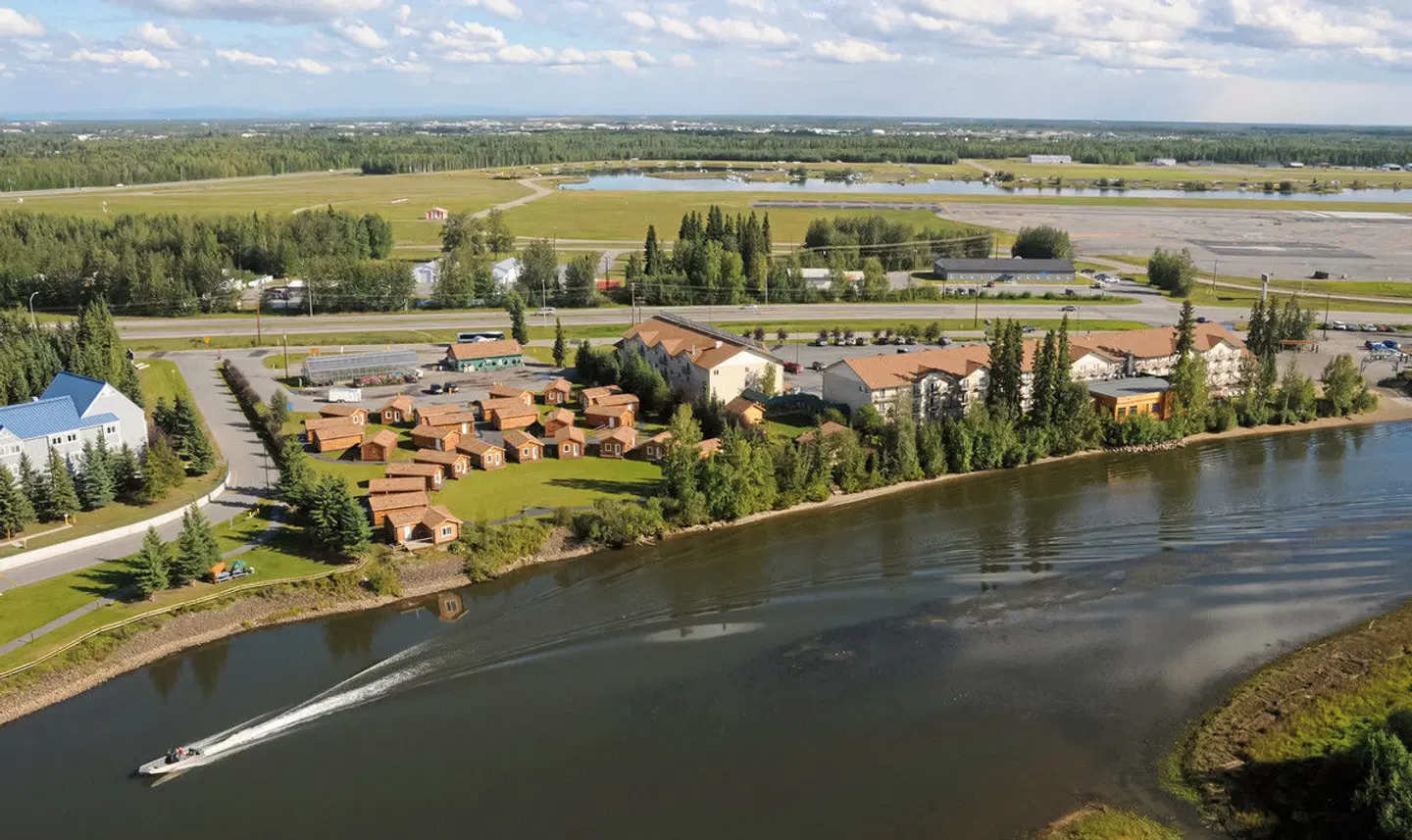 Pike's Waterfront Lodge LANDSCAPE