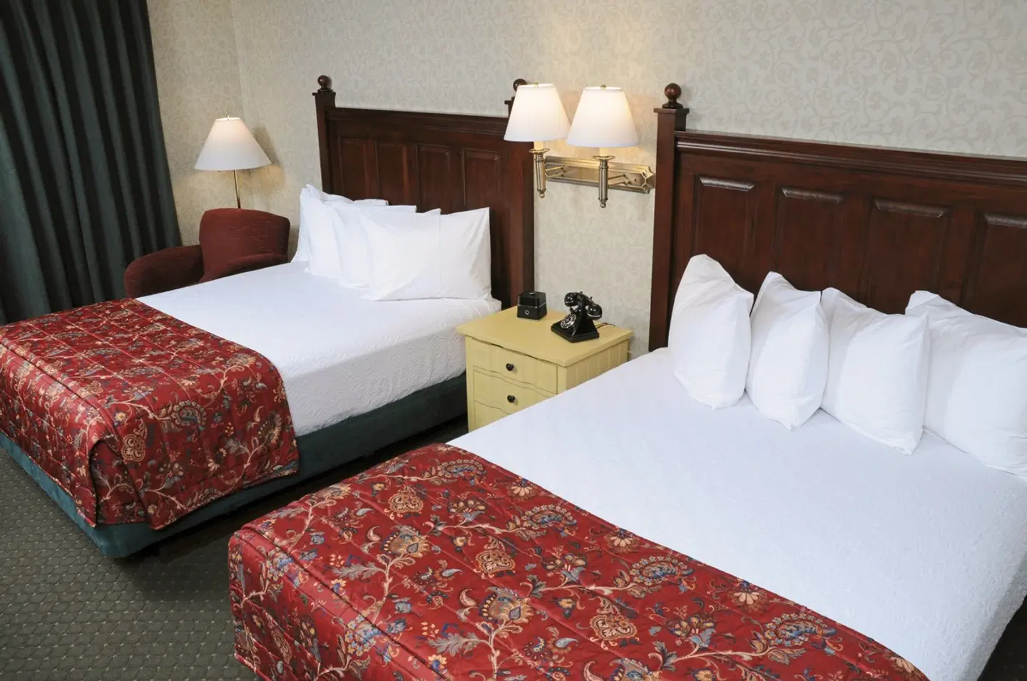 Pike's Waterfront Lodge ROOM_EXAMPLE