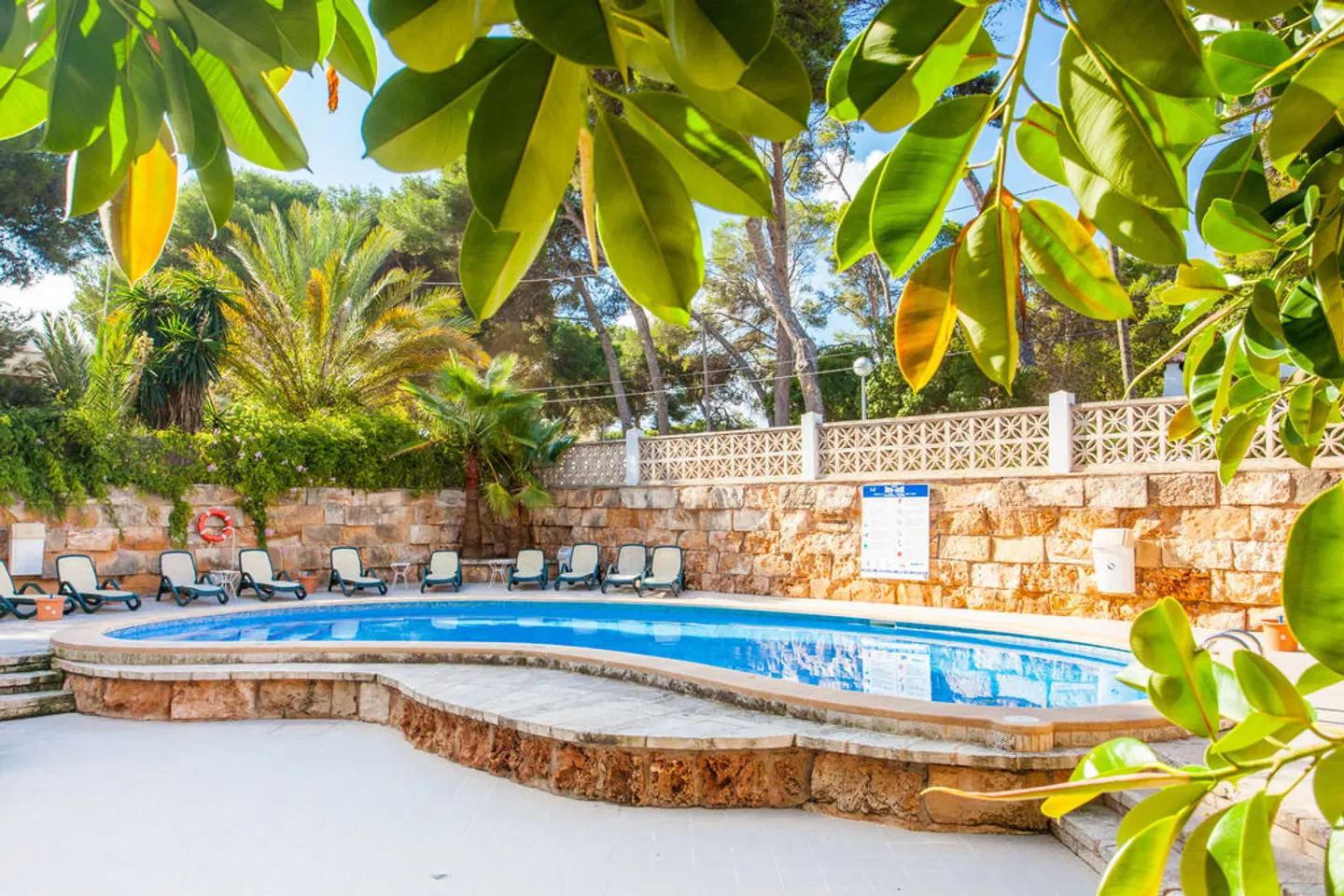 Ben Hur OUTDOOR_POOL