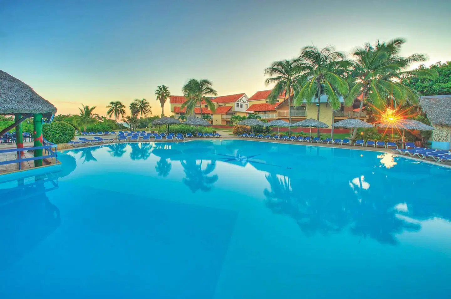 Hotel Bella Costa OUTDOOR_POOL