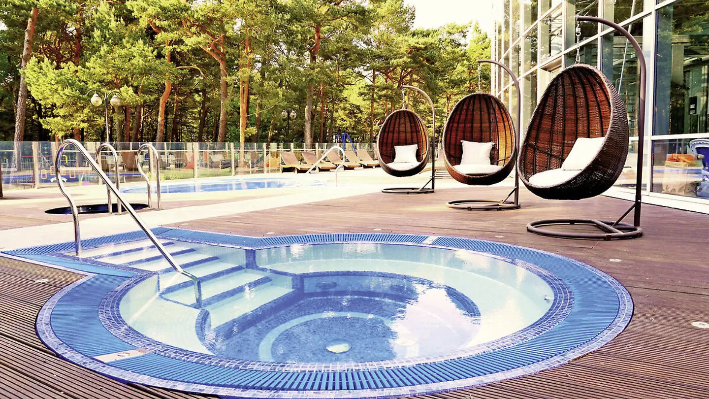 Senator OUTDOOR_POOL