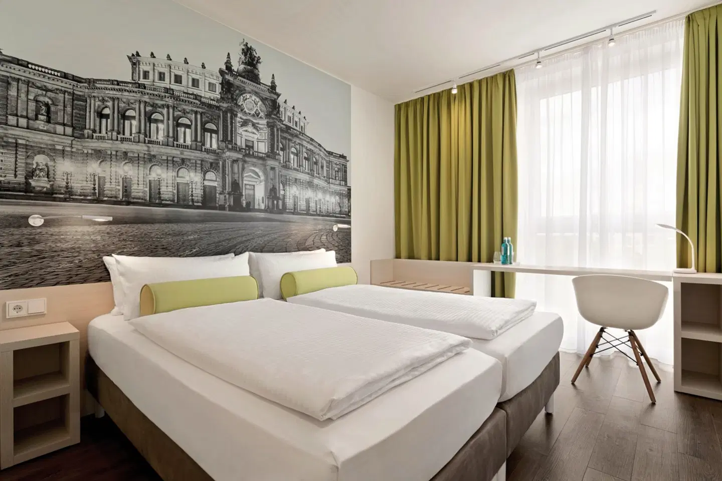 Super 8 by Wyndham Dresden ROOM_EXAMPLE