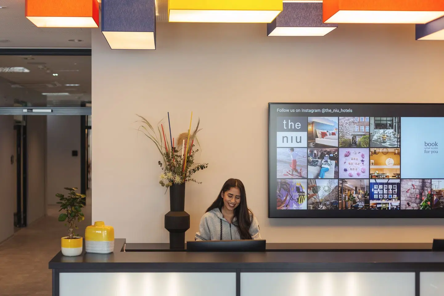 Holiday Inn - the niu, Form by IHG Bar