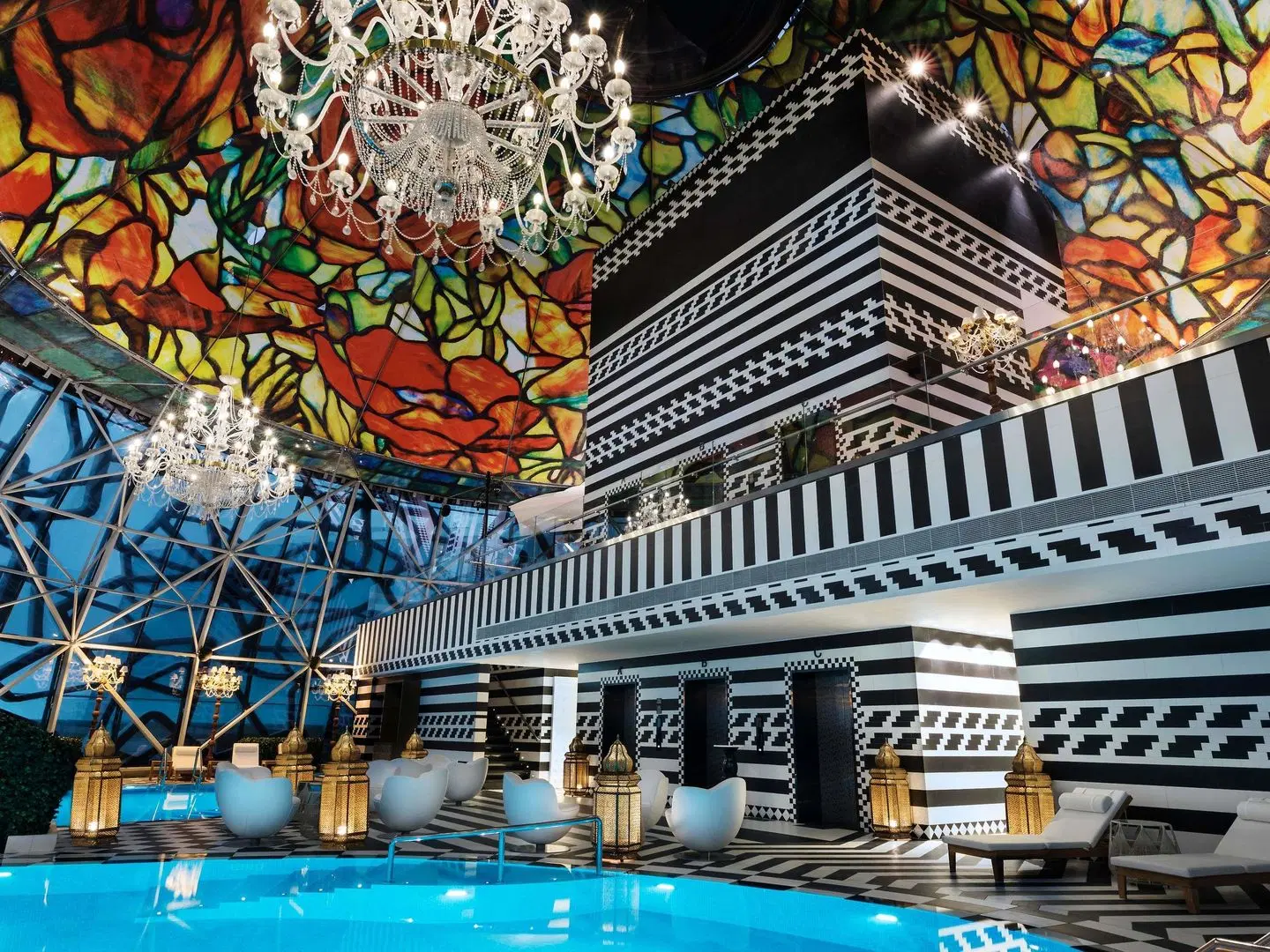 Mondrian Doha Hallenbad